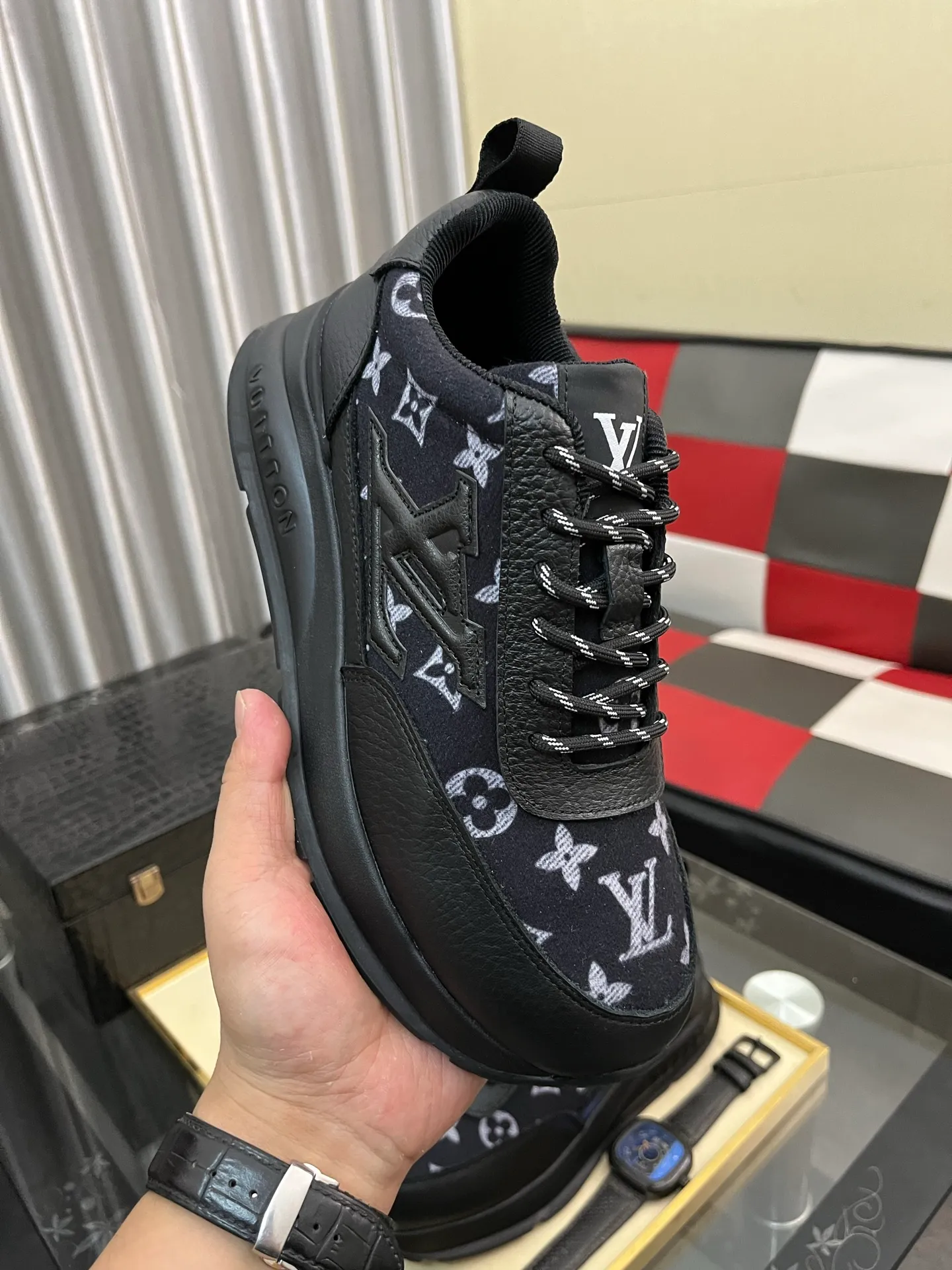 Men's shoes 💰: 438⌚️⌚️[LOUIS VUITTON] Same style as Louis Vuitton* official website🚹Men's high-top casual shoes❤️Same style as popular celebrities ~ best-selling at home and abroad Lv focuses on the checkerboard series...Imported first-layer cowhide with special fabrics➕Full sheepskin lining➕Brand-specific hollow outsole💎Number of codes: 38-443️⃣Colors available